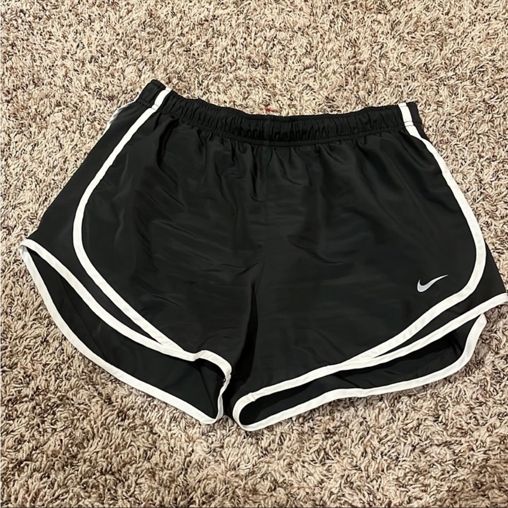Nike shorts size L